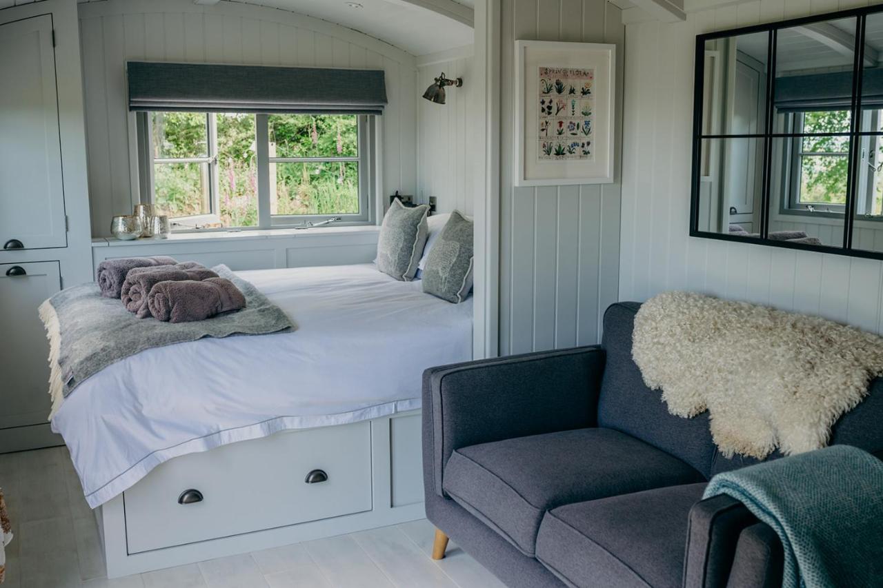 Blatchford Briar - Award Winning Private Shephards Huts With Their Own Secluded Hot Tubs Milton Abbot Exterior photo