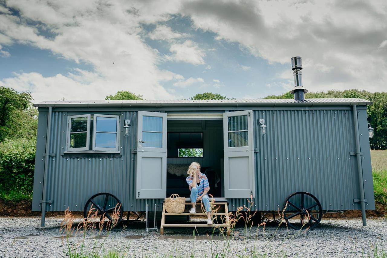 Blatchford Briar - Award Winning Private Shephards Huts With Their Own Secluded Hot Tubs Milton Abbot Exterior photo